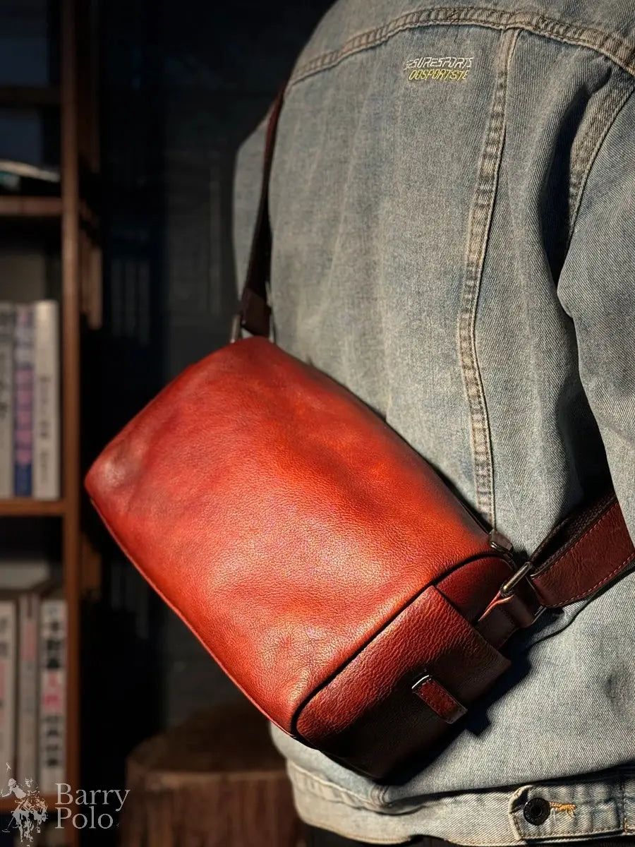 Retro Leather Men's Shoulder Messenger Bag Leisure Small Backpack Vegetable Tanned Leather Bucket Bag Hand-Painted Pillow Bag